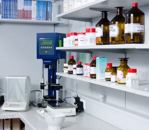 Folienetiketten, kratzfest bedruckt und mit UV Lack beschichtet.
